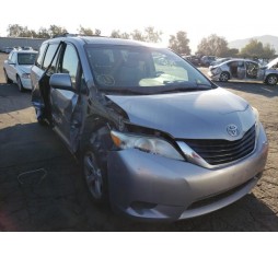 2011 TOYOTA SIENNA LE