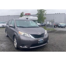 2011 TOYOTA SIENNA LE