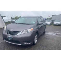 2011 TOYOTA SIENNA LE