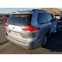 2011 TOYOTA SIENNA LE
