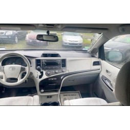 2011 TOYOTA SIENNA LE
