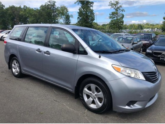 2013 TOYOTA SIENNA