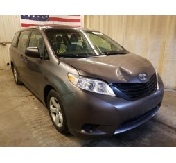 2013 TOYOTA SIENNA