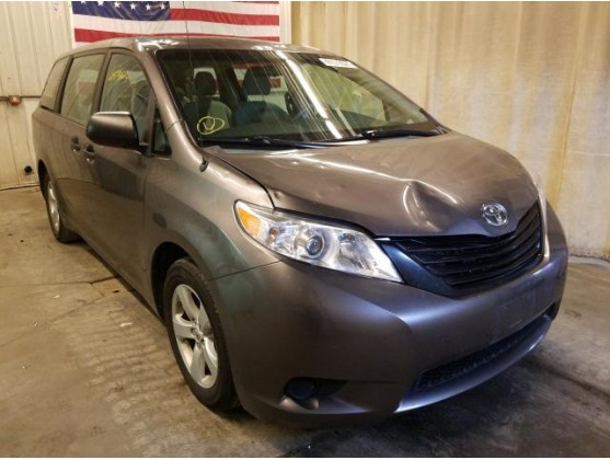 2013 TOYOTA SIENNA