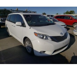 2014 TOYOTA SIENNA XLE
