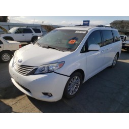 2014 TOYOTA SIENNA XLE
