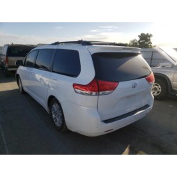2014 TOYOTA SIENNA XLE