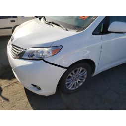 2014 TOYOTA SIENNA XLE