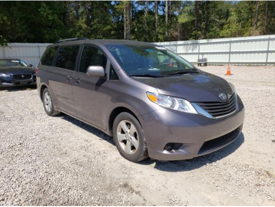 2015 TOYOTA SIENNA LE