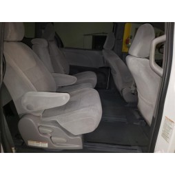 2015 TOYOTA SIENNA LE