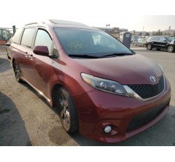 2016 TOYOTA SIENNA SE