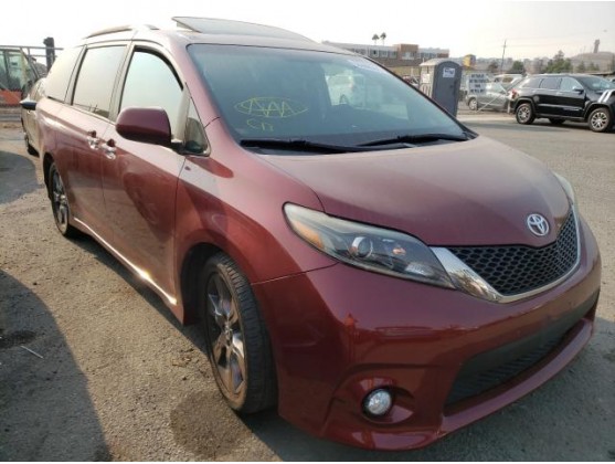 2016 TOYOTA SIENNA SE