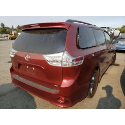 2016 TOYOTA SIENNA SE