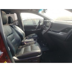 2016 TOYOTA SIENNA SE