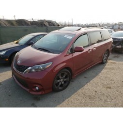 2016 TOYOTA SIENNA SE