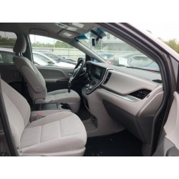 2017 TOYOTA SIENNA LE