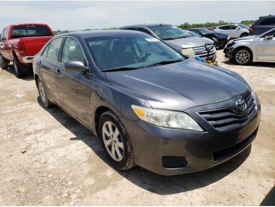 2011 TOYOTA CAMRY SE