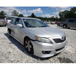 2011 TOYOTA CAMRY SE