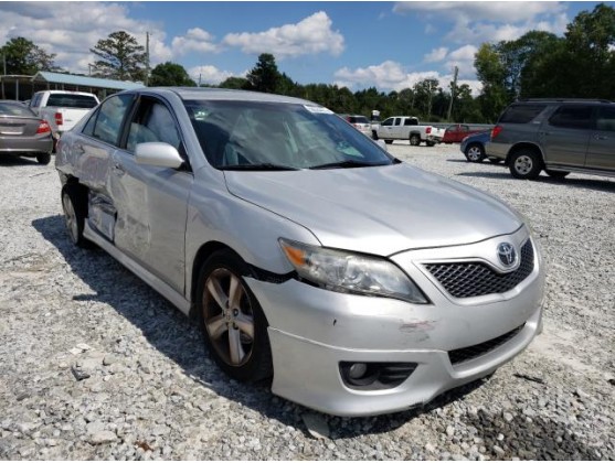 2011 TOYOTA CAMRY SE