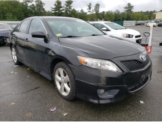 2011 TOYOTA CAMRY SE