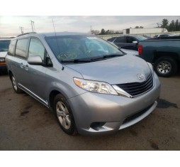 2013 TOYOTA SIENNA LE