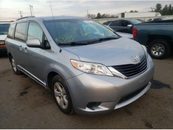 2013 TOYOTA SIENNA LE