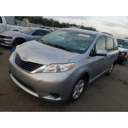 2013 TOYOTA SIENNA LE