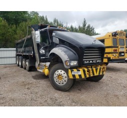 2015 MACK 700 GU700