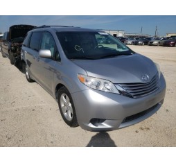 2015 TOYOTA SIENNA LE
