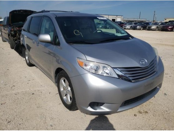 2015 TOYOTA SIENNA LE