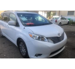2011 TOYT SIENNA XLE