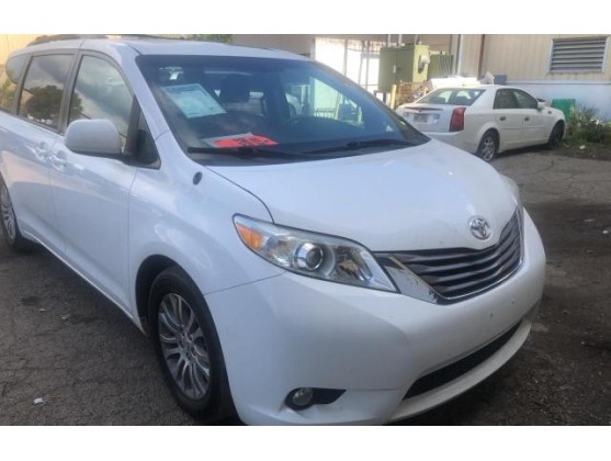 2011 TOYT SIENNA XLE