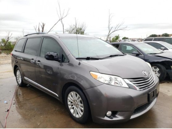 2013 TOYOTA SIENNA XLE