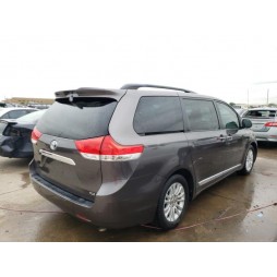 2013 TOYOTA SIENNA XLE