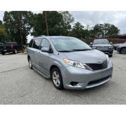 2014 TOYOTA SIENNA LE