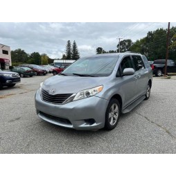 2014 TOYOTA SIENNA LE