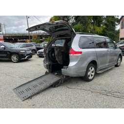 2014 TOYOTA SIENNA LE
