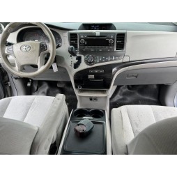 2014 TOYOTA SIENNA LE