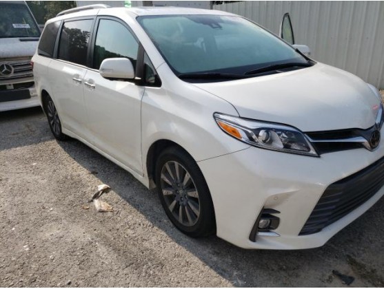 2018 TOYOTA SIENNA XLE