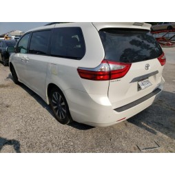 2018 TOYOTA SIENNA XLE