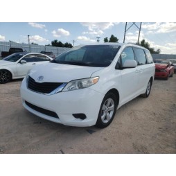 2011 TOYOTA SIENNA LE