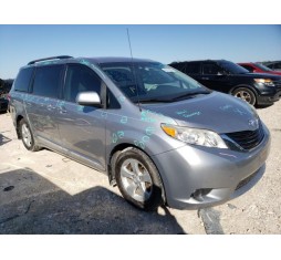2013 TOYOTA SIENNA LE