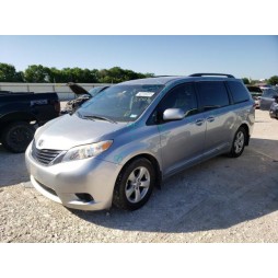 2013 TOYOTA SIENNA LE