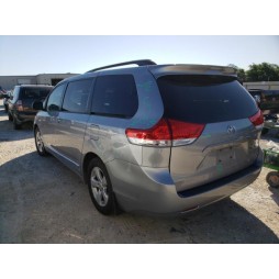 2013 TOYOTA SIENNA LE