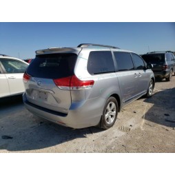 2013 TOYOTA SIENNA LE