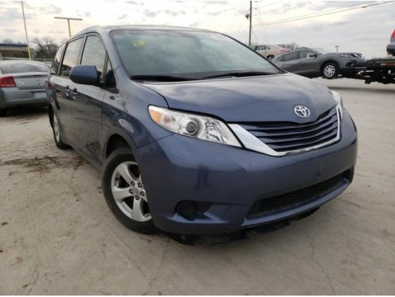 2015 TOYOTA SIENNA LE