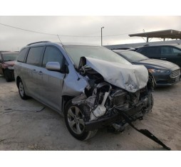 2013 TOYOTA SIENNA LE