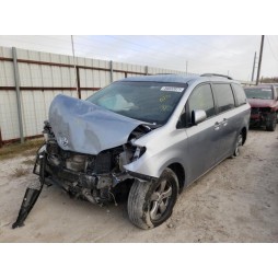2013 TOYOTA SIENNA LE