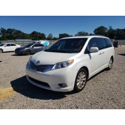 2014 TOYOTA SIENNA XLE