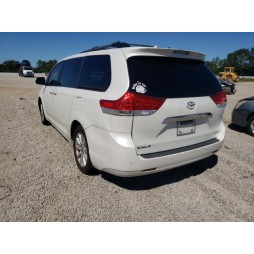 2014 TOYOTA SIENNA XLE